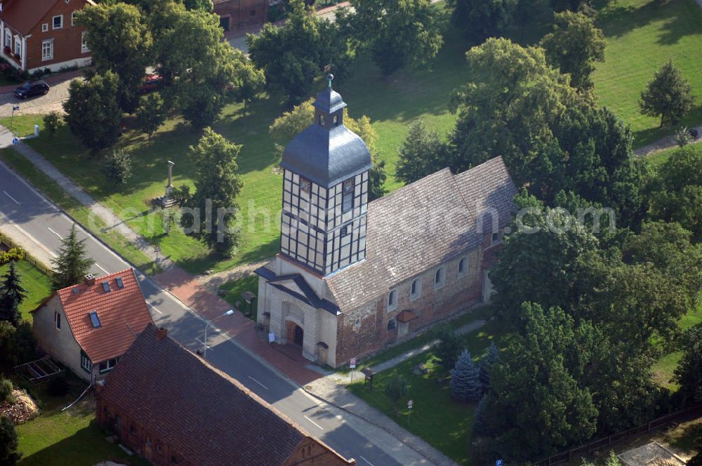 Aerial photograph Wust - Blick auf die Dorfkirche in Wust, die Teil der Ferienstraße Straße der Romanik. Die Straße der Romanik verbindet die Dome, Burgen, Klöster und Kirchen die in der Zeit vom 10. bis Mitte des 13. Jahrhundert entstanden, und somit ein Zeichen der Christianisierung sind.