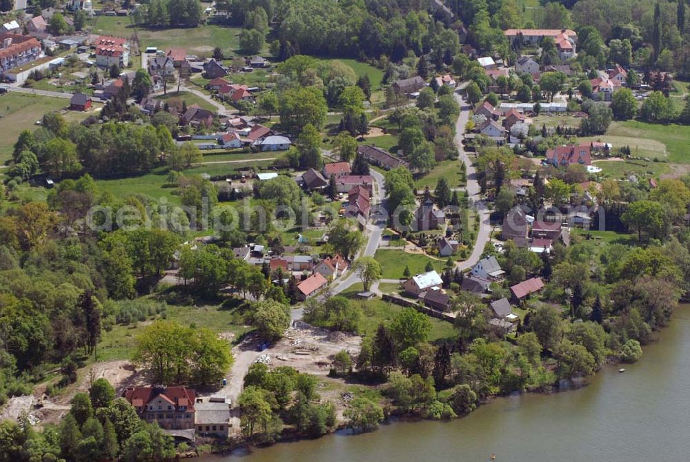 Bad Saarow am Scharmützelsee (Brandenburg) from the bird's eye view: Blick auf die Dorfstraße mit vermutl. einem ehem. Ferienheim in Bad Saarow-Pieskow (Brandenburg).