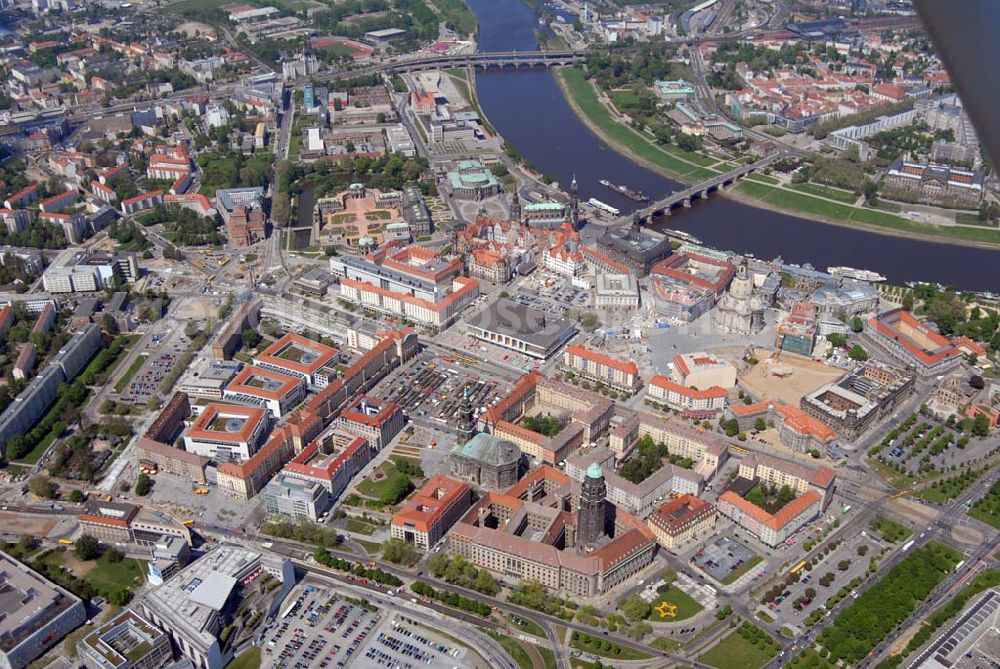 Aerial photograph Dresden - Blick auf die Dresdner Altstadt an der Augustusbrücke (mit Semperoper, Zwinger, Altmarktgalerie, Altmarkt, Rathausturm, Neumarkt, Frauenkirche, Hofkirche, etc.).