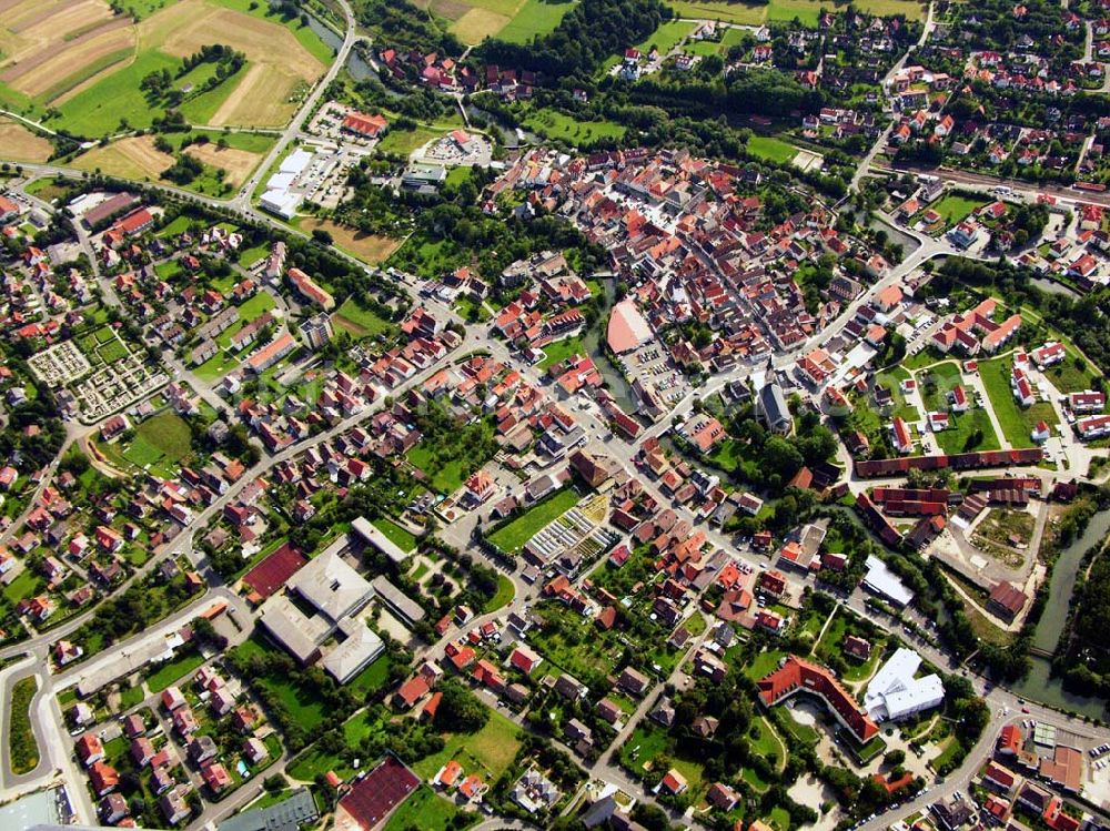 Ebermannstadt from above - 27.08.2005 Ebermannstadt; Ebermannstadt ist eine oberfränkische Kleinstadt im Landkreis Forchheim - rund 35 km nördlich von Nürnberg und etwa 25 km südwestlich von Bamberg im Naturpark Fränkische Schweiz. Bis 1972 war Ebermannstadt Sitz des gleichnamigen Landkreises (damaliges Kfz-Kennzeichen EBS).