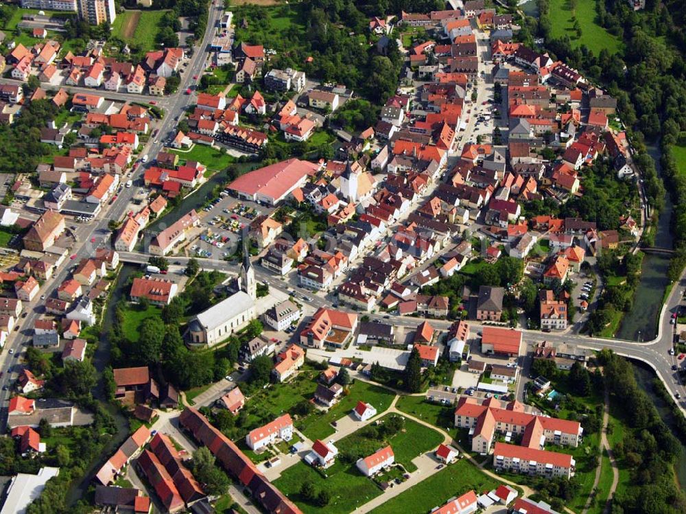 Ebermannstadt from the bird's eye view: 27.08.2005 Ebermannstadt; Ebermannstadt ist eine oberfränkische Kleinstadt im Landkreis Forchheim - rund 35 km nördlich von Nürnberg und etwa 25 km südwestlich von Bamberg im Naturpark Fränkische Schweiz. Bis 1972 war Ebermannstadt Sitz des gleichnamigen Landkreises (damaliges Kfz-Kennzeichen EBS).