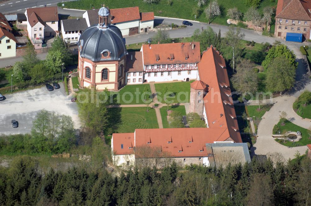 Aerial image Holzkirchen - Blick auf das ehemalige Benedektinerkloster in Holzkirchen (Unterfranken). Die Gründung des Benediktushofes geht auf das 8. Jahrhundert zurück. Nach seiner Blütezeit im 12. Jahrhundert verfielen die Gebäude immer mehr. Nach einem nur 200 Jahre andauerndeHolzkirchen 04.05.2008 Blick auf das ehemalige Benedektinerkloster in Holzkirchen (Unterfranken). Die Gründung des Benediktushofes geht auf das 8. Jahrhundert zurück. Nach seiner Blütezeit im 12. Jahrhundert verfielen die Gebäude immer mehr. Nach einem nur 200 Jahre andauernden Aufschwung und den wiederkehrenden Verfall wurde das Anwesen 2002 durch eine Unternehmerin gekauft. Er wurde 2004 als Zentrum für spirituelle Wege feierlich eingeweiht. Seitdem finden dort Kurse und Veranstaltungen zu Themen wie Philosophie, Theologie und Spiritualität statt. Kontakt: Klosterstraße 10, 97292 Holzkirchen / Unterfranken, Tel. +49 (0)9369 9838 0, Fax +49 (0)9369 9838 38, Email info@benediktushof-holzkirchen.de