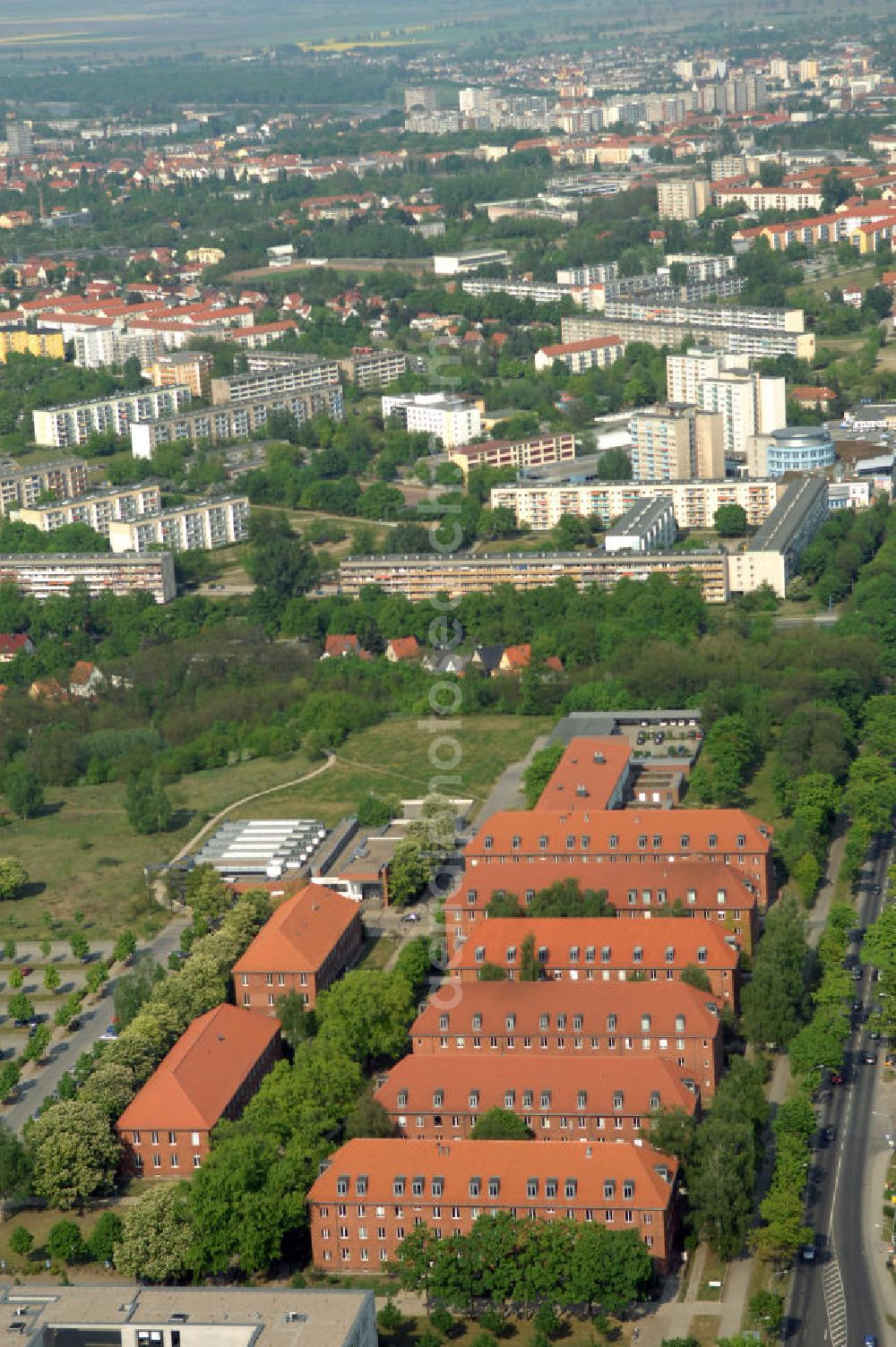 Aerial photograph FRANKFURT / ODER - Blick auf das ehemalige Kasernenareal an der Müllroser Chaussee 51 - 52 in 15236 Frankfurt / Oder. Hier sind der Landesbetrieb Straßenwesen Brandenburg / Niederlassung Ost (