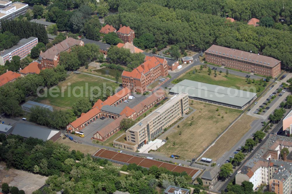 Berlin from the bird's eye view: Blick auf das ehemalige Kasernengelände Am Treptower Park in Berlin. Das Kasernengelände Am Treptower Park in Berlin-Alt-Treptow wurde 1908 für das Königliche Telegraphen-Bataillon Nr. 1 gebaut. Heute wird es vom Bundeskriminalamt genutzt. Seit Dezember 2004 ist auf dem Gelände außerdem noch das Gemeinsame Terrorismusabwehrzentrum von BKA und Bundesamt für Verfassungsschutz angesiedelt. Adresse: Bundeskriminalamt Berlin, Am Treptower Park 5–8, 13220 Berlin, Zentrale: Bundeskriminalamt, 65173 Wiesbaden, Tel. +49 (0)611 55 0, Fax +49 (0)611 55 12141, EMail info@bka.de