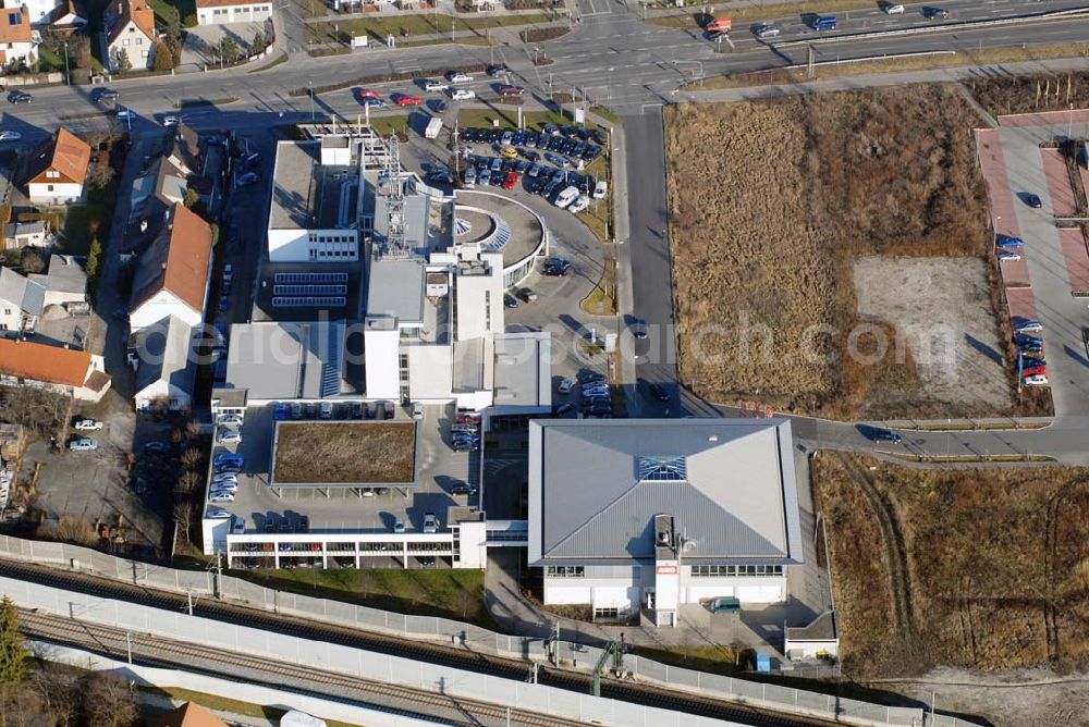 Dachau from the bird's eye view: , Blick auf einen ARO-Fachmarkt und das Autohaus Rapp in Dachau. ARO: Münchner Str. 87 b, 85221 Dachau, Tel: 08131/ 29 99 85. Auto Rapp GmbH, Münchner Straße 87, 85221 Dachau, Tel: 08131/ 51 50 0, E-Mail: achau@autorapp.de