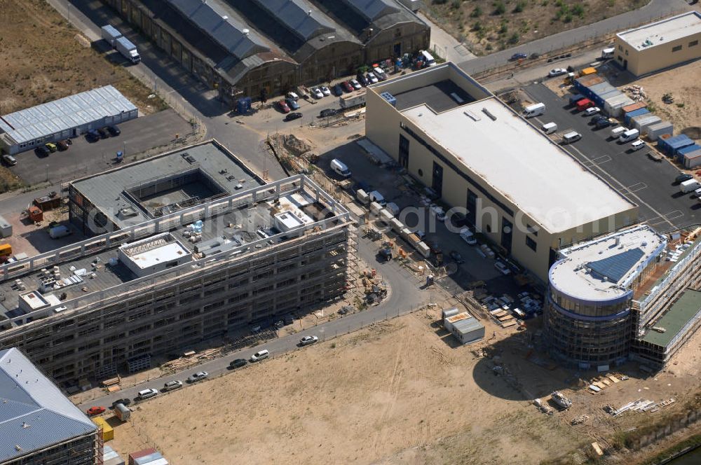 Aerial image Berlin - Blick auf einen Neubau der FHTW in Berlin Oberschönweide. Bis zum Wintersemester 2009/10 sollen auf dem ehemaligen Industrieareal Hörsäle, Labore, Seminarräume, etc. für 6000 Studierende entstehen. Die Neugestaltung des Campus kostet 108 Mio. Euro. Die FHTW soll auf zwei statt vier Standorte beschränkt werden, um optimale Studienbedingungen zu schaffen. Kontakt: Fachhochschule für Technik und Wirtschaft Berlin, Treskowallee 8, 10318 Berlin, Tel. +49 (0)30 50 19 0, Fax +49 (0)30 50 90 1 34