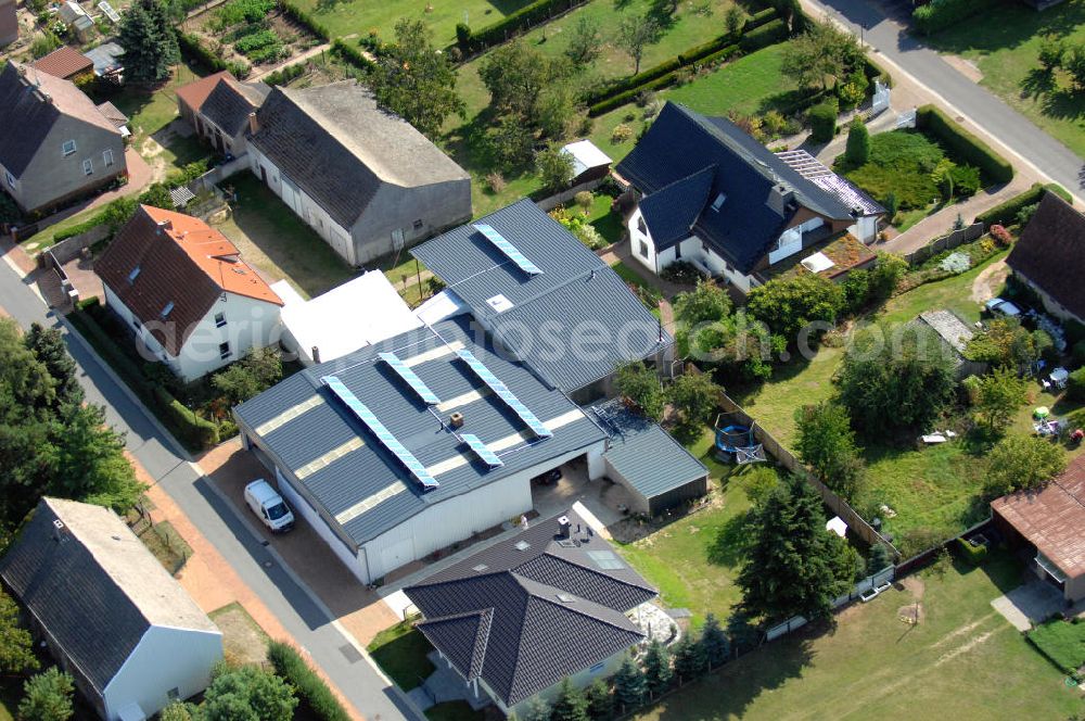 Aerial photograph Tauche - Blick auf Einfamilienhäuser zwischen der Poststraße und der Schwalbenstraße in Lindenberg. Dies ist ein Ortsteil der Gemeinde Tauche im Landkreis Oder-Spree in Brandenburg. Kontakt: