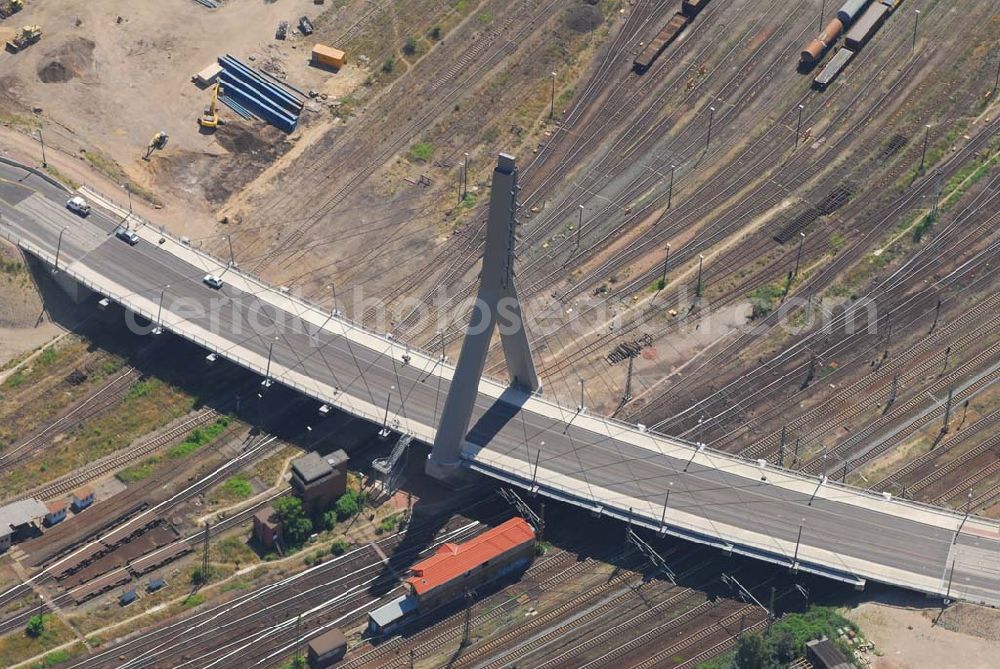 Halle/Saale from the bird's eye view: Blick auf die 2006 eingeweihte neue Berliner Brücke in Halle. Bauherr: Stadt Halle-FB: Brückenprüfung. Die Schrägseilbrücke wurde gestaltet und geplant vom Ingenieurbüro Grassl in Zusammenarbeit mit dem Architekten Uwe Graul. Ingenieurbüro Grassl GmbH, Beratende Ingenieure Bauwesen, Otto-von-Guericke-Straße 86a, 39104 Magdeburg, Tel: 0391 / 53 23 30, Fax: 0391 / 53 23 32 0, e-mail: magdeburg@grassl-ing.de Uwe Graul, NEUWERK 20, 06108 HALLE, Telefon: 0345 3880946