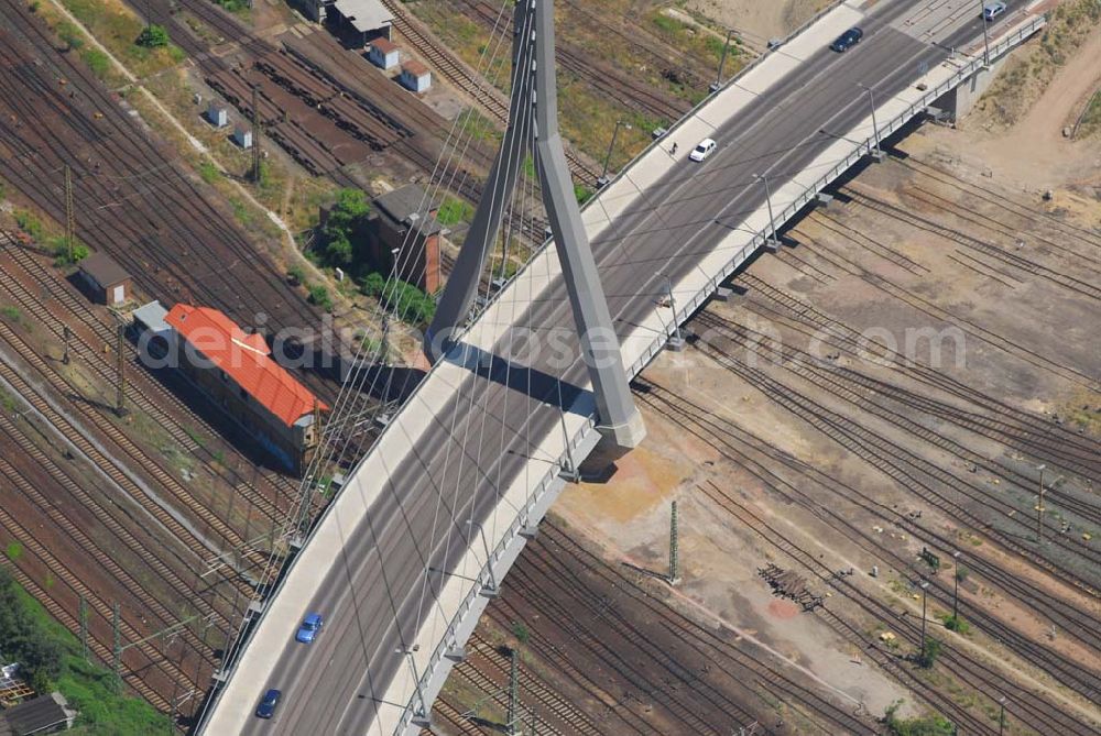 Halle/Saale from the bird's eye view: Blick auf die 2006 eingeweihte neue Berliner Brücke in Halle. Bauherr: Stadt Halle-FB: Brückenprüfung. Die Schrägseilbrücke wurde gestaltet und geplant vom Ingenieurbüro Grassl in Zusammenarbeit mit dem Architekten Uwe Graul. Ingenieurbüro Grassl GmbH, Beratende Ingenieure Bauwesen, Otto-von-Guericke-Straße 86a, 39104 Magdeburg, Tel: 0391 / 53 23 30, Fax: 0391 / 53 23 32 0, e-mail: magdeburg@grassl-ing.de Uwe Graul, NEUWERK 20, 06108 HALLE, Telefon: 0345 3880946