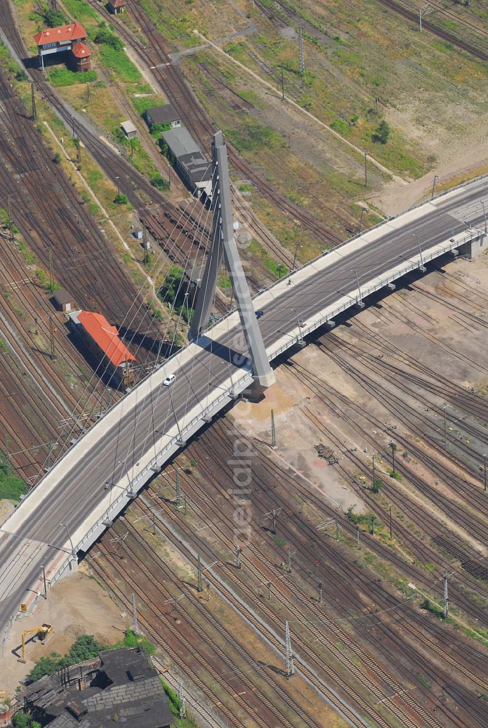 Aerial photograph Halle/Saale - Blick auf die 2006 eingeweihte neue Berliner Brücke in Halle. Bauherr: Stadt Halle-FB: Brückenprüfung. Die Schrägseilbrücke wurde gestaltet und geplant vom Ingenieurbüro Grassl in Zusammenarbeit mit dem Architekten Uwe Graul. Ingenieurbüro Grassl GmbH, Beratende Ingenieure Bauwesen, Otto-von-Guericke-Straße 86a, 39104 Magdeburg, Tel: 0391 / 53 23 30, Fax: 0391 / 53 23 32 0, e-mail: magdeburg@grassl-ing.de Uwe Graul, NEUWERK 20, 06108 HALLE, Telefon: 0345 3880946