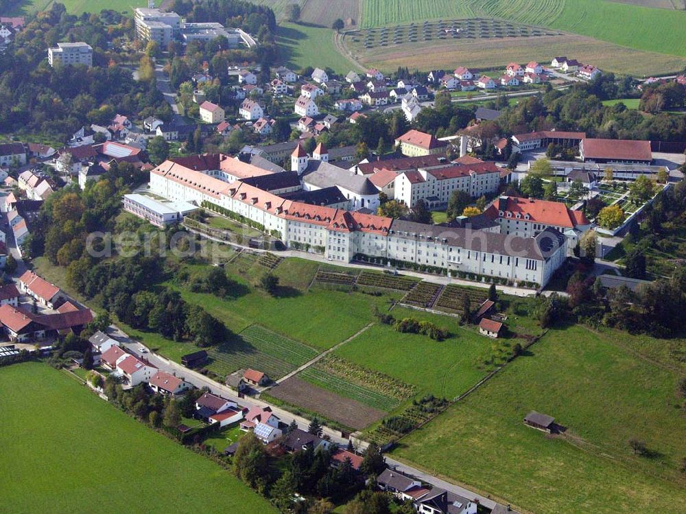 Mallersdorf / Paffenberg / Bayern from the bird's eye view: Kloster Mallersdorf, Klosterberg 1, 84066 Mallersdorf-Pfaffenberg, Tel. 08772/69-0. Jahre 1109 gegründete Benediktinerkloster Mallersdorf