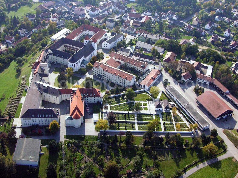 Mallersdorf / Paffenberg / Bayern from above - Kloster Mallersdorf, Klosterberg 1, 84066 Mallersdorf-Pfaffenberg, Tel. 08772/69-0. Jahre 1109 gegründete Benediktinerkloster Mallersdorf