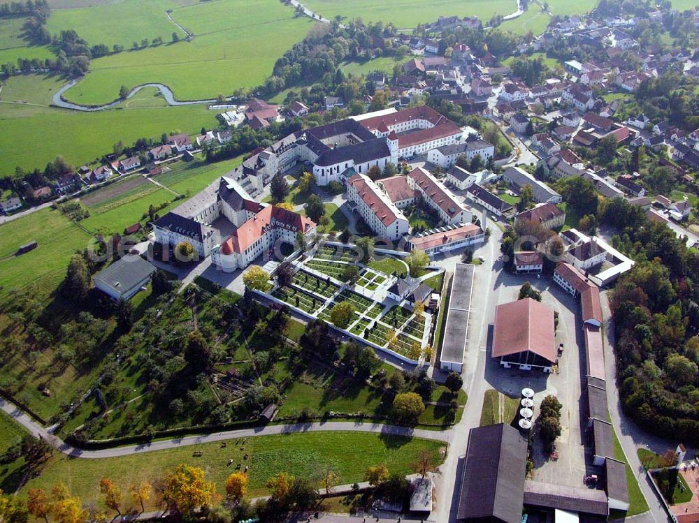 Mallersdorf / Paffenberg / Bayern from the bird's eye view: Kloster Mallersdorf, Klosterberg 1, 84066 Mallersdorf-Pfaffenberg, Tel. 08772/69-0. Jahre 1109 gegründete Benediktinerkloster Mallersdorf