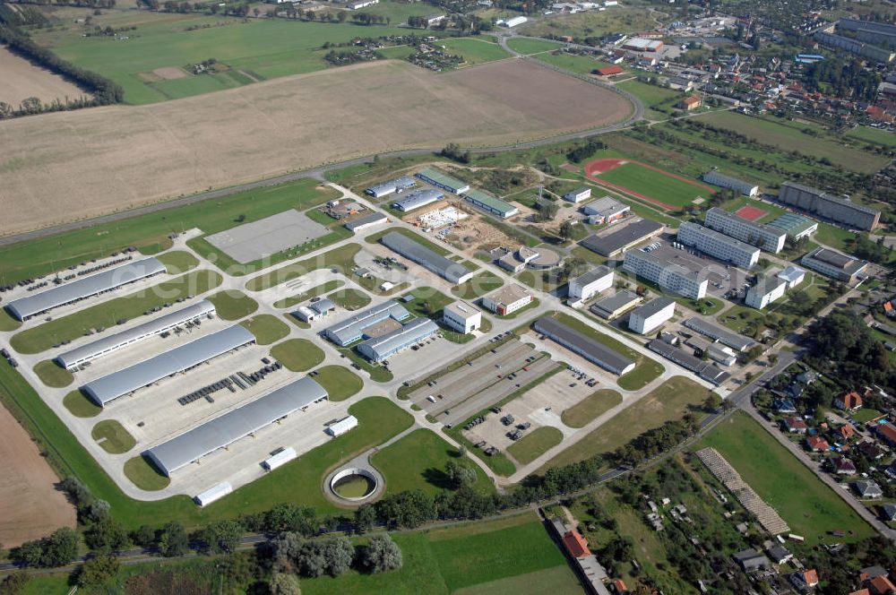 Havelberg from above - Blick auf die Elb-Havel-Kaserne. In der Elb-Havel-Kaserne ist das Führungsunterstützungsbataillon 382 sowie das Panzerpionierbataillon 803 untergebracht. Kontakt: Bundesministerium der Verteidigung, Stauffenbergstraße 18, 10785 Berlin, Tel. 01888 2400-0, Fax 01888 2421-29,