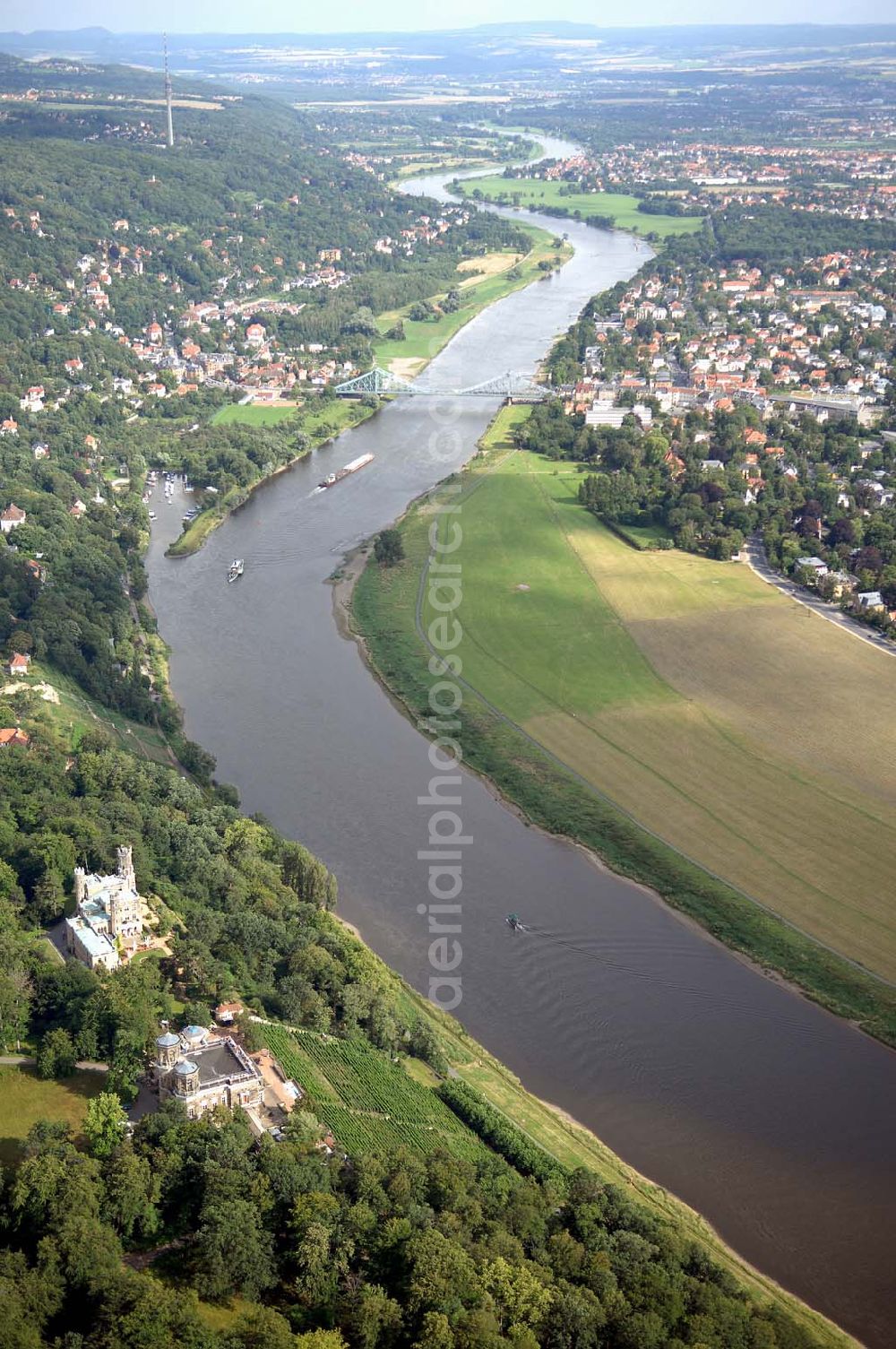 Aerial image Dresden - Die Dresdner Elbhänge sind ein kulturlandschaftlicher Raum in Dresden. Sie bilden den nordöstlichen Rand des Elbtalkessels. Zu erkennen ist auch die Loschwitz Brücke (Blaues Wunder). Unten im Bild sind das Schloss Eckbert und das Lingnerschloss zu sehen.