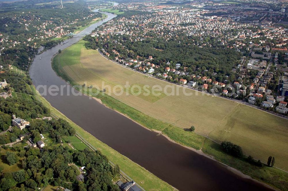 Aerial photograph Dresden - Die Dresdner Elbhänge sind ein kulturlandschaftlicher Raum in Dresden. Sie bilden den nordöstlichen Rand des Elbtalkessels. Zu erkennen ist auch die Loschwitz Brücke (Blaues Wunder).