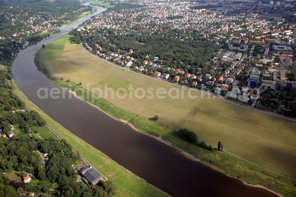 Dresden from above - Die Dresdner Elbhänge sind ein kulturlandschaftlicher Raum in Dresden. Sie bilden den nordöstlichen Rand des Elbtalkessels. Zu erkennen ist auch die Loschwitz Brücke (Blaues Wunder).