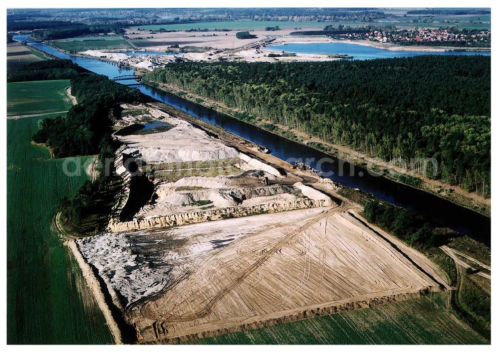 Aerial photograph Niegripp / Sachsen Anhalt - 14.10.2003 Blick auf den Elbe-Havel Kanal bei Niegripp, kurz vor der Orstchaft Hohenwarthe