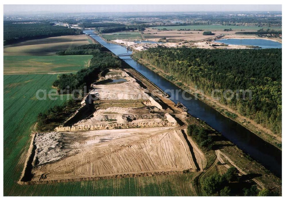 Niegripp / Sachsen Anhalt from above - 14.10.2003 Blick auf den Elbe-Havel Kanal bei Niegripp, kurz vor der Orstchaft Hohenwarthe