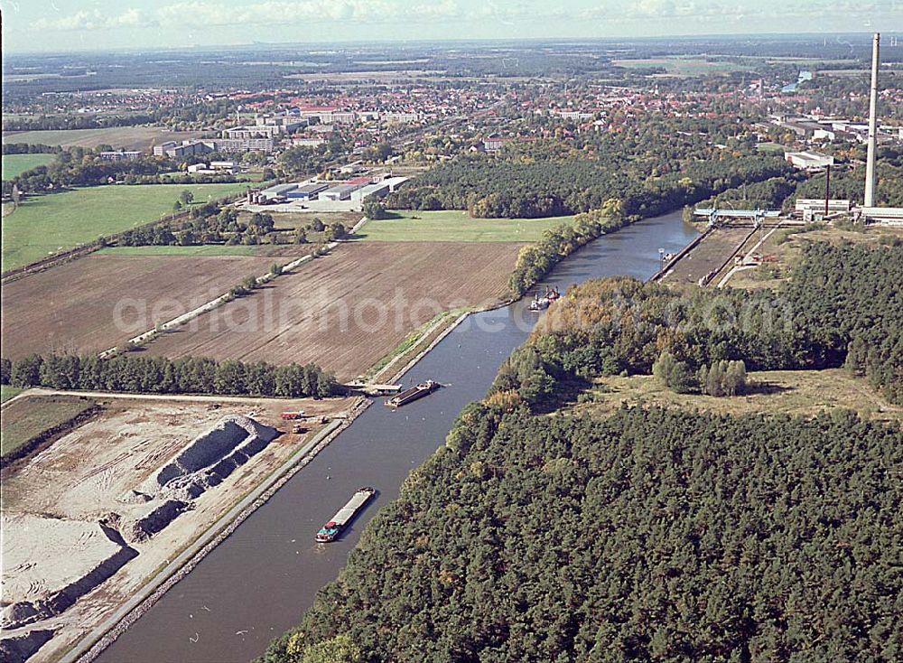 Aerial image Niegripp / Sachsen Anhalt - 14.10.2003 Blick auf den Elbe-Havel Kanal bei Niegripp, kurz vor der Orstchaft Hohenwarthe Das Wasserstraßen-Neubauamt Magdeburg Kleiner Werder 5c D-39114 Magdeburg Tel.: +49 391 535 0 Fax: +49 391 535 2214 . Email: poststelle@wna-md.wsv.de