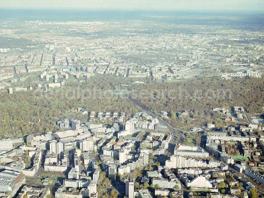 Berlin - Tiergarten from the bird's eye view: Blick auf das Emsemble der Botschaften und Botschaftsbaustellen im Tiergarten in Berlin - Tiergarten.