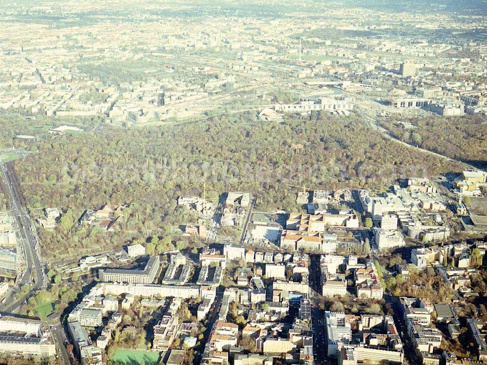 Aerial image Berlin - Tiergarten - Blick auf das Emsemble der Botschaften und Botschaftsbaustellen im Tiergarten in Berlin - Tiergarten.