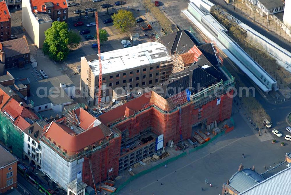 Aerial photograph Erfurt - Blick auf den Erfurter Hof gegenüber dem Erfurter Hauptbahnhof während der Renovierungsarbeiten. Hier fand 1970 das legendäre Treffen zwischen Willy Brandt und Willi Stoph statt. Im Februar 2006 begann der Umbau mittlerweile leerstehenden Erfurter Hof. Nun wird es durch die Landesentwicklungsgesellschaft (LEG) Thüringen. und die Stadt Erfurt zum 5-Sterne-Hotel umgebaut. Kontakt LEG: Herr Wiemers, holger.wiemers@leg-thueringen.de,