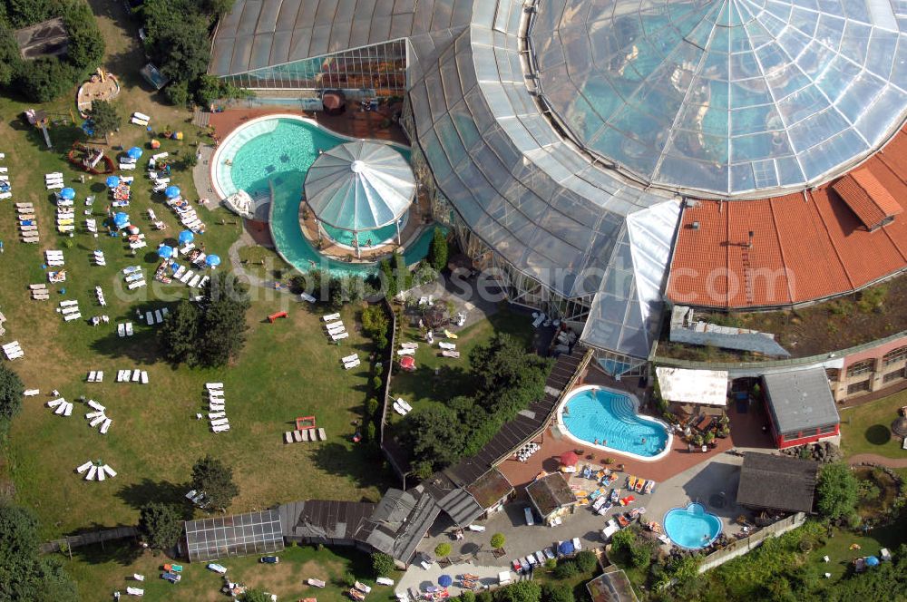 Aerial photograph Köln - Blick auf das Erlebnis- und Freizeitbad Aqualand in Köln. Dieses Schwimmbad bietet seinen Gästen sowohl Spaß und Unterhaltung in Form von Wasserrutschen, als auch Entspannung in Form von Dampfbädern und Erlebnisduschen oder der Saunalandschaft. Jung und alt kommen hier auf ihre Kosten. Es gibt ein Kinderparadies in dem die Kleinen betreut werden und es ist möglich dort einen Kindergeburtstag zu feiern. Auch diverse Schwimmkurse bietet das Aqualand an. Kontakt: Aqualand Freizeitbad, Merianstraße 1 50765 Köln, Tel. +49(0)211 7028 0, Fax +49(0)221 7003658, Email: info@aqualand.de