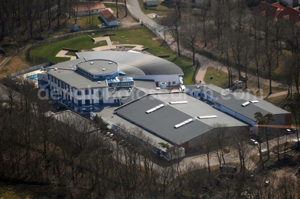 Graal-Müritz from above - Blick auf den Aquadrom mit Spaßbad, Fitness-, Wellness und Saunebereichen. Adresse: Aquadrom Graal-Müritz GmbH & Co. Freizeit KG, Buchenkampweg 9, 18181 Ostseeheilbad Graal-Müritz, Tel. +49 (0)38206 879 00, Fax +49 (0)38206 879 99, E-Mail info@aquadrom.net