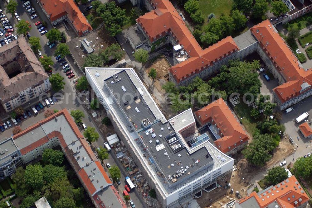 Berlin from above - Blick auf den Erweiterungsbau am Krankenhaus Lichtenberg in der Fanningerstraße.