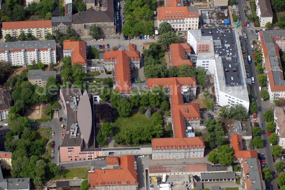 Berlin from above - Blick auf den Erweiterungsbau am Krankenhaus Lichtenberg in der Fanningerstraße.