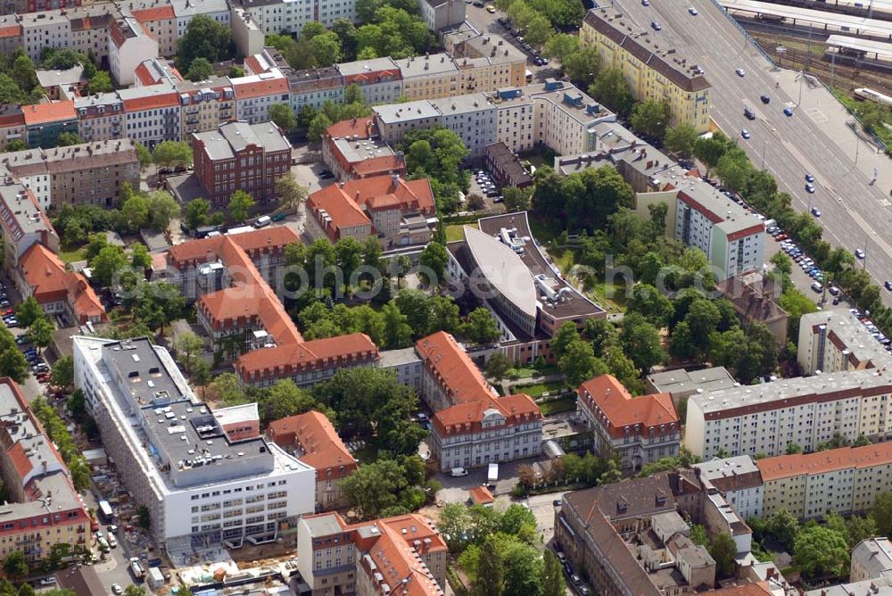 Berlin from the bird's eye view: Blick auf den Erweiterungsbau am Krankenhaus Lichtenberg in der Fanningerstraße.