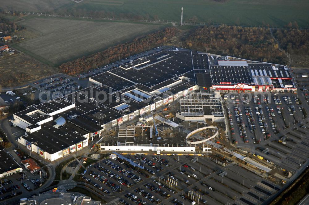 WILDAU from the bird's eye view: Blick auf die Erweiterungsbaustelle am A10 Center am südlichen Berliner Ring bei Wildau.