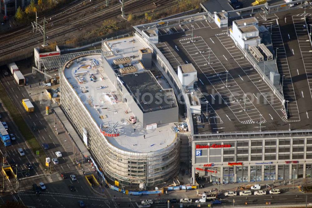 Berlin from above - Blick auf die Erweiterungsbaustelle des Ringcenters 3 der ECE -Projektmanagement GmbH an der Frankfurter Allee in Berlin. ECE Projektmanagement G.m.b.H. & Co. KG, Center-Management, Ring-Center, Frankfurter Allee 111, 10247 Berlin, Fon: 030/422 64 70 Fax: 030/422 64 729, http://