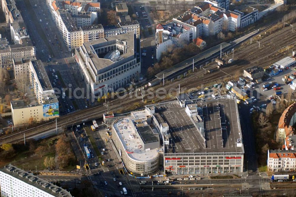 Berlin from the bird's eye view: Blick auf die Erweiterungsbaustelle des Ringcenters 3 der ECE -Projektmanagement GmbH an der Frankfurter Allee in Berlin. ECE Projektmanagement G.m.b.H. & Co. KG, Center-Management, Ring-Center, Frankfurter Allee 111, 10247 Berlin, Fon: 030/422 64 70 Fax: 030/422 64 729, http://