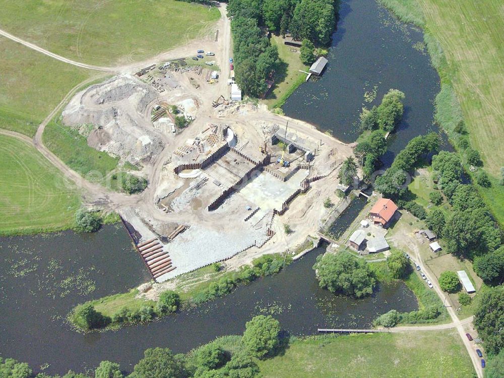 Kossenblatt from the bird's eye view: Blick auf die Erweiterungsbaustelle der Schleuse Kossenblatt. Ein Projekt der PTW Planungsgemeinschaft Tief- und Wasserbau GmbH in der Lewickistr.12 in 01279 Dresden, Tel 0351/ 45 251-0, Herr Oberdorf obendorf@ptw-dresden.de