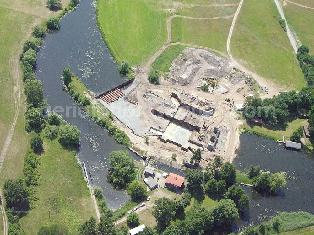 Aerial photograph Kossenblatt - Blick auf die Erweiterungsbaustelle der Schleuse Kossenblatt. Ein Projekt der PTW Planungsgemeinschaft Tief- und Wasserbau GmbH in der Lewickistr.12 in 01279 Dresden, Tel 0351/ 45 251-0, Herr Oberdorf obendorf@ptw-dresden.de