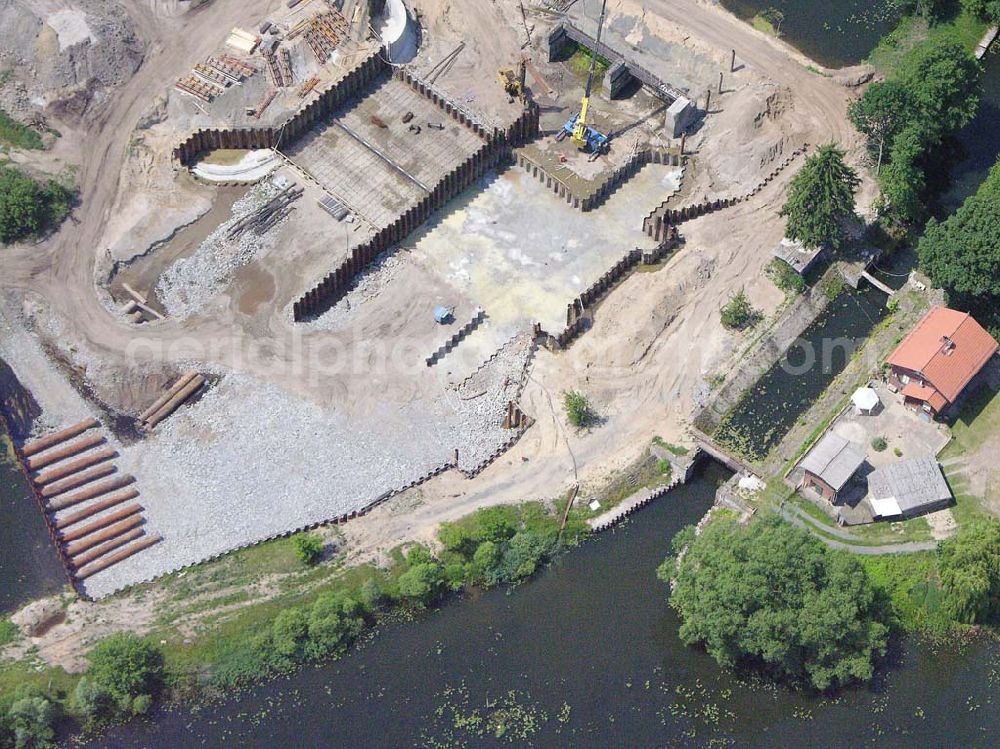 Aerial image Kossenblatt - Blick auf die Erweiterungsbaustelle der Schleuse Kossenblatt. Ein Projekt der PTW Planungsgemeinschaft Tief- und Wasserbau GmbH in der Lewickistr.12 in 01279 Dresden, Tel 0351/ 45 251-0, Herr Oberdorf obendorf@ptw-dresden.de