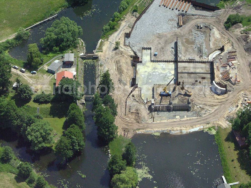 Aerial photograph Kossenblatt - Blick auf die Erweiterungsbaustelle der Schleuse Kossenblatt. Ein Projekt der PTW Planungsgemeinschaft Tief- und Wasserbau GmbH in der Lewickistr.12 in 01279 Dresden, Tel 0351/ 45 251-0, Herr Oberdorf obendorf@ptw-dresden.de