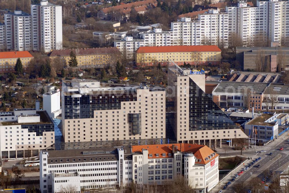 Berlin from above - Blick auf das Estrel Hotel Berlin. (Estrel Berlin, Sonnenallee 225, 12057 Berlin, Tel.: 030/6831-22522,