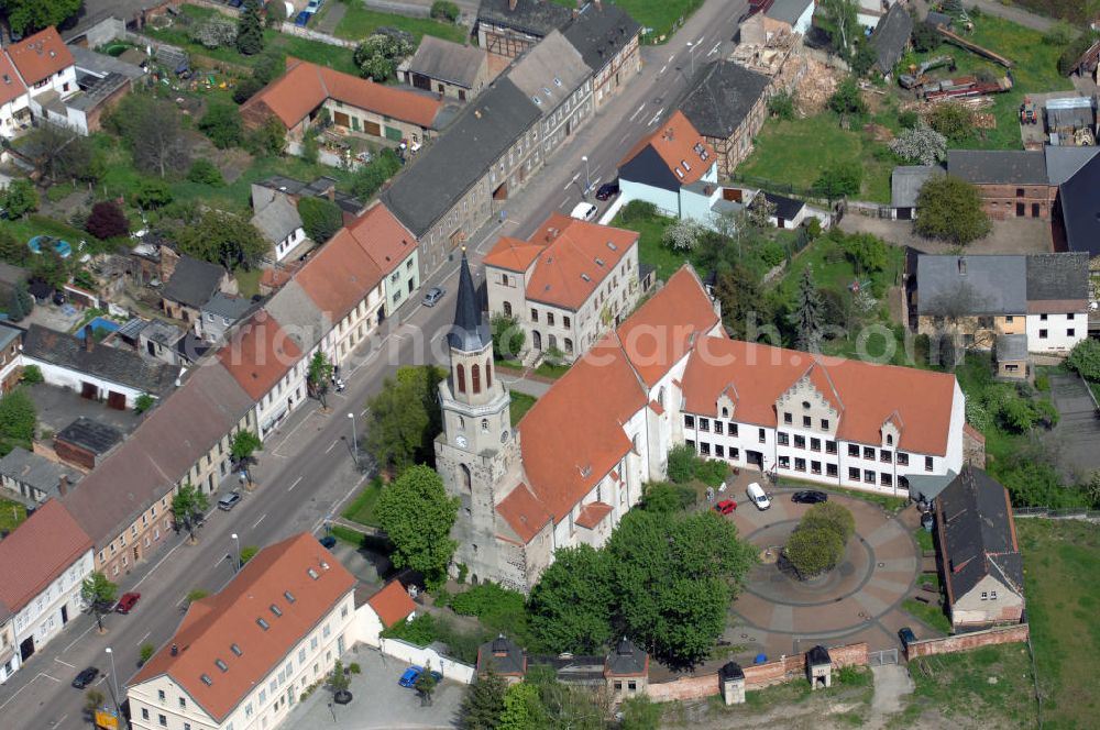 Coswig (Anhalt) from above - Blick auf die Evangelische Kirche in Coswig (Anhalt). Die St. Nicolai Kirche wurde 1150 im romanischen Stil erbaut und ist das älteste Gebäude der Stadt. Pfarramt: Schloßstr. 58, 06869 Coswig (Anhalt), Tel. +49 (0)34903 62938, Fax +49 (0)34903 62538, EMail st_nicolai@web.de