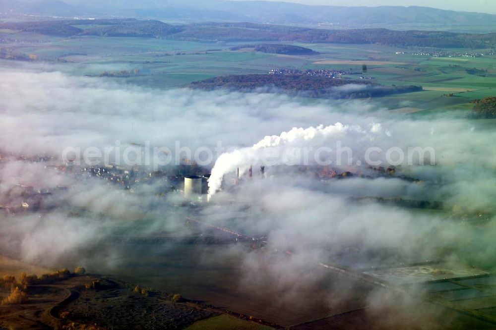 Aerial photograph Schladen - 28.10.2005 Scladen, Das Werk Schladen gehört mit seiner Inbetriebnahme 1870 zu den ersten Zuckerfabrik-Gründungen im zuckerhistorisch traditionsreichen Braunschweiger Land. Es ist der südlichst gelegene Standort der Nordzucker AG. Im Werk Schladen wird die Grundsorte produziert. Nordzucker AG, Werk Schladen, Bahnhofstraße 13, 38315 Schladen