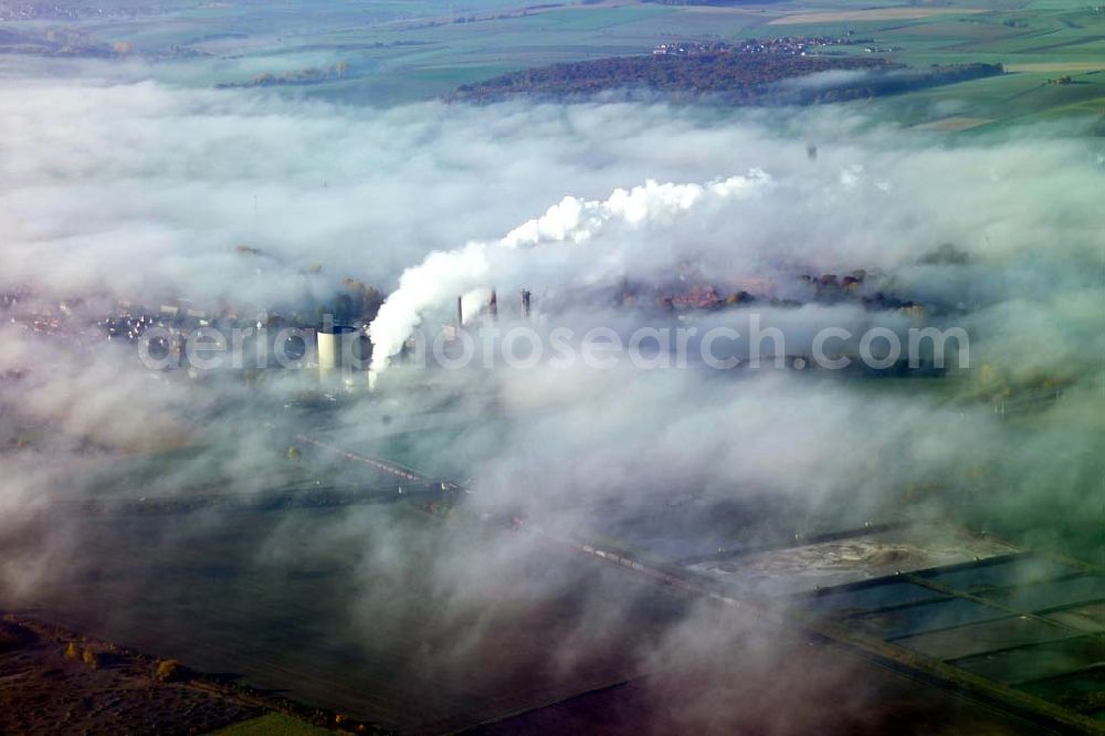 Aerial image Schladen - 28.10.2005 Scladen, Das Werk Schladen gehört mit seiner Inbetriebnahme 1870 zu den ersten Zuckerfabrik-Gründungen im zuckerhistorisch traditionsreichen Braunschweiger Land. Es ist der südlichst gelegene Standort der Nordzucker AG. Im Werk Schladen wird die Grundsorte produziert. Nordzucker AG, Werk Schladen, Bahnhofstraße 13, 38315 Schladen