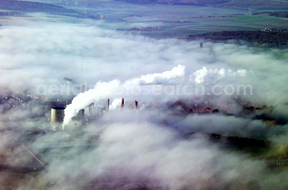 Aerial photograph Schladen - 28.10.2005 Scladen, Das Werk Schladen gehört mit seiner Inbetriebnahme 1870 zu den ersten Zuckerfabrik-Gründungen im zuckerhistorisch traditionsreichen Braunschweiger Land. Es ist der südlichst gelegene Standort der Nordzucker AG. Im Werk Schladen wird die Grundsorte produziert. Nordzucker AG, Werk Schladen, Bahnhofstraße 13, 38315 Schladen