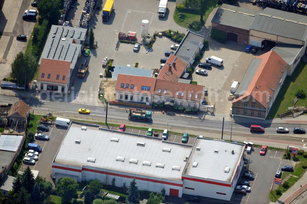 Aerial image Berlin - View of the shop Pevel for pump systems in Mahlsdorf in Berlin. The GmbH is located at Hultschiner Damm