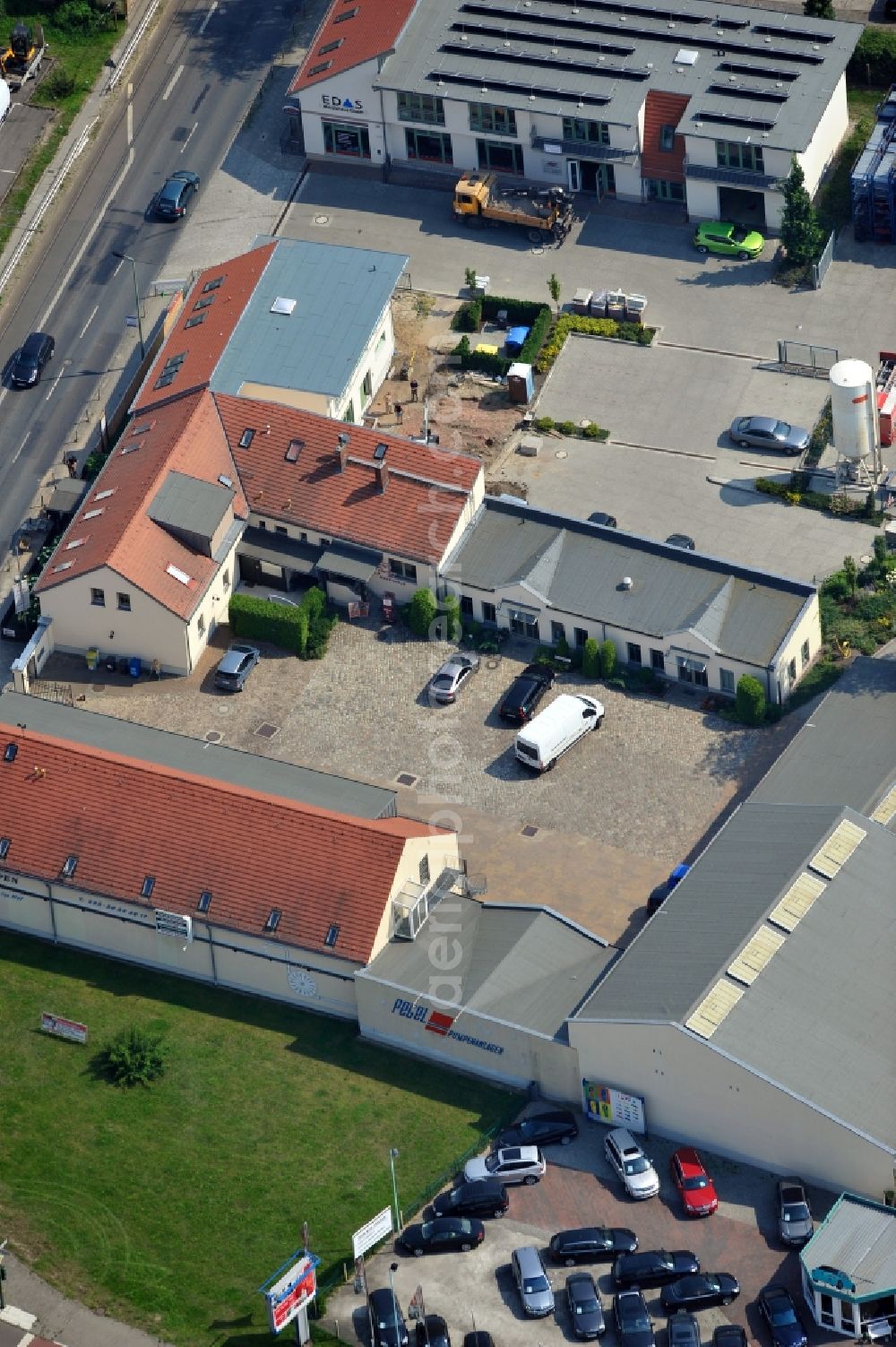 Aerial image Berlin - View of the shop Pevel for pump systems in Mahlsdorf in Berlin. The GmbH is located at Hultschiner Damm