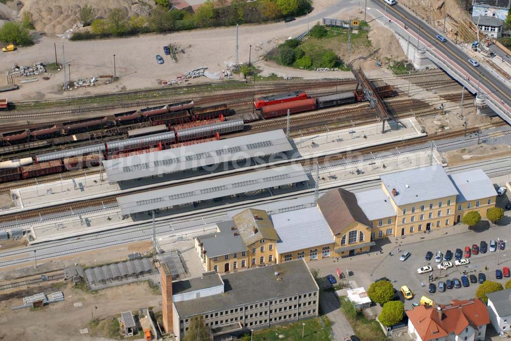 Eberswalde from the bird's eye view: Blick auf die fast fertige Neubaubrücke an der Heegermühler Straße (B167) am Bahnhof Eberswalde. Katharina Ertl, Stadtverwaltung Eberswalde Baudezernat, Fachdienst Stadtentwicklung, AG Stadtplanung Telefon: 03334 - 64 - 617