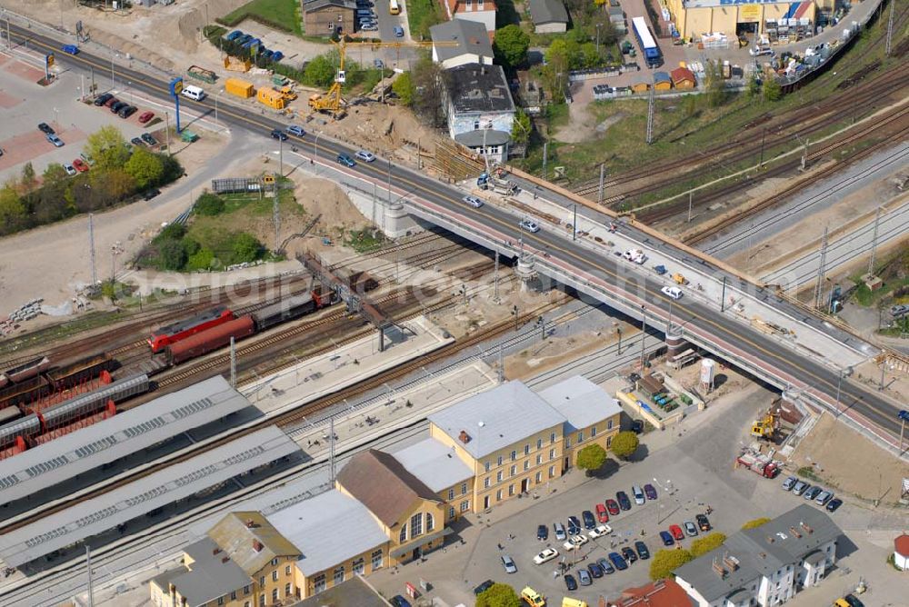 Aerial image Eberswalde - Blick auf die fast fertige Neubaubrücke an der Heegermühler Straße (B167) am Bahnhof Eberswalde. Katharina Ertl, Stadtverwaltung Eberswalde Baudezernat, Fachdienst Stadtentwicklung, AG Stadtplanung Telefon: 03334 - 64 - 617