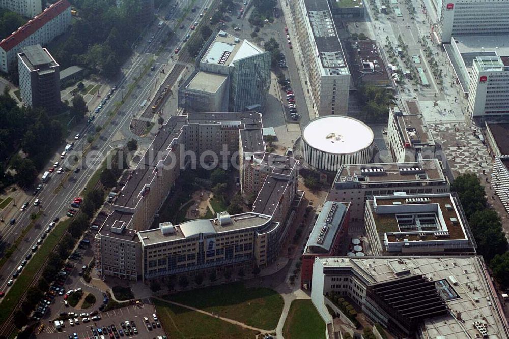 Aerial image Dresden ( Sachsen ) - Der Ferdinandhof liegt zwischen Altmarkt und Hauptbahnhof, mitten in der Innenstadt von Dresden. Im Ferdinandhof sind Büroflächen ab ca. 300 m² bis etwa 850 m² auf einer Ebene realisierbar.HVB Immobilien AG Geschäftsstelle Leipzig; Ludwig-Erhard-Straße 57; 04103 Leipzig; Tel. 0341 998-1000; Fax 0341 998-1235