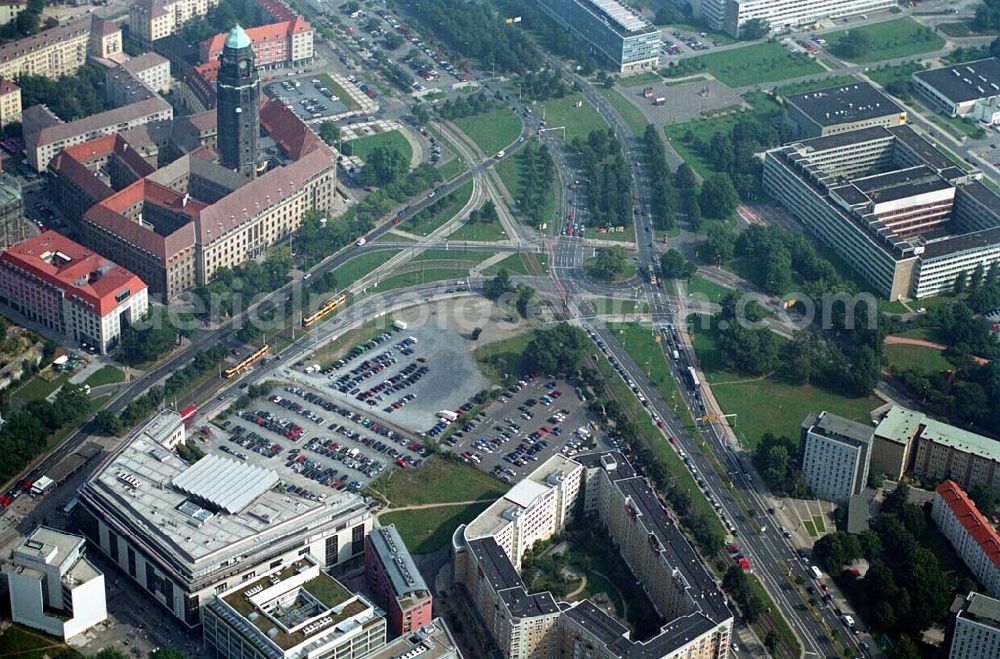 Dresden ( Sachsen ) from the bird's eye view: Der Ferdinandhof liegt zwischen Altmarkt und Hauptbahnhof, mitten in der Innenstadt von Dresden. Im Ferdinandhof sind Büroflächen ab ca. 300 m² bis etwa 850 m² auf einer Ebene realisierbar.HVB Immobilien AG Geschäftsstelle Leipzig; Ludwig-Erhard-Straße 57; 04103 Leipzig; Tel. 0341 998-1000; Fax 0341 998-1235